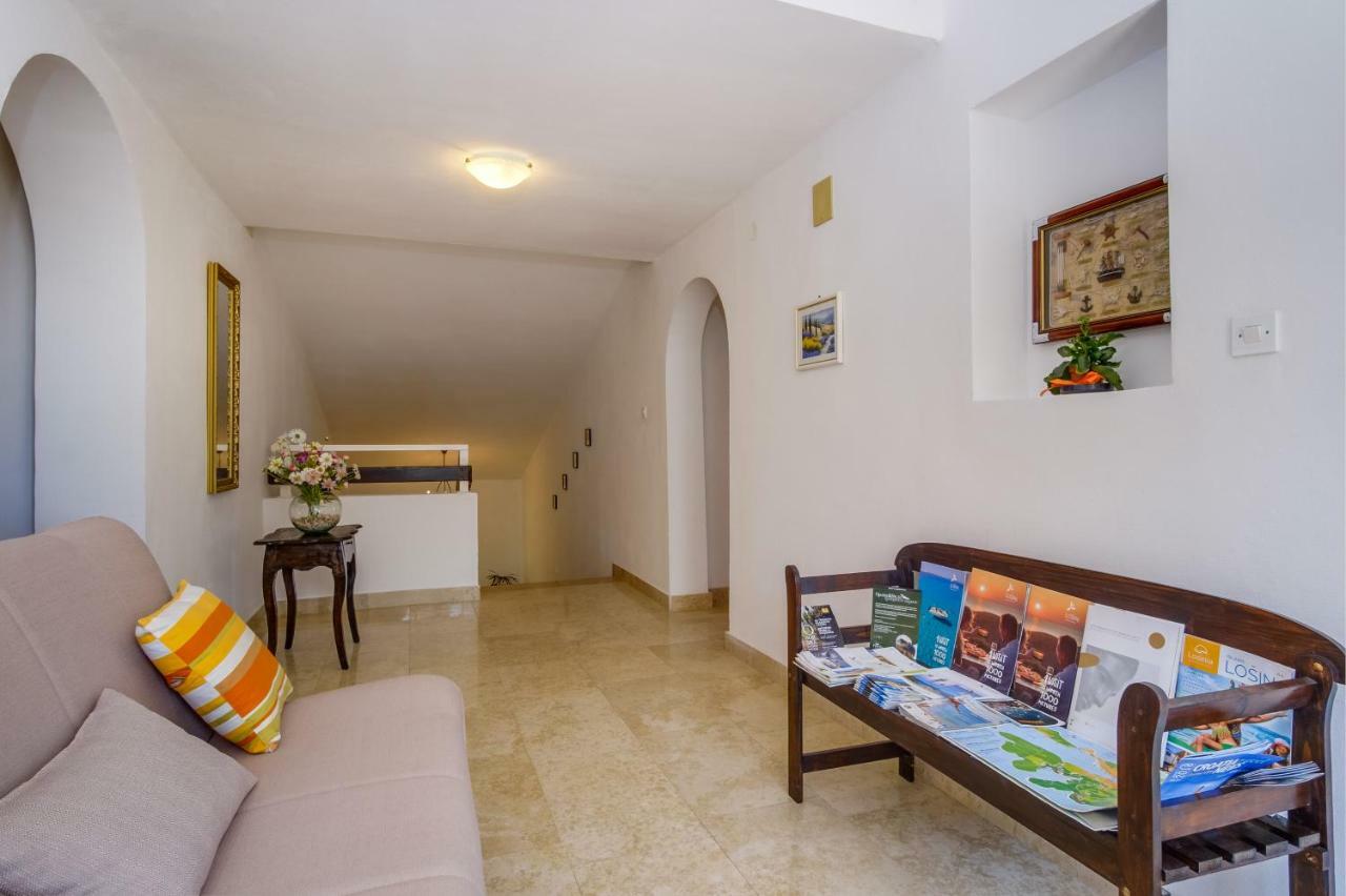 Apartments Mirella Мали-Лошинь Экстерьер фото